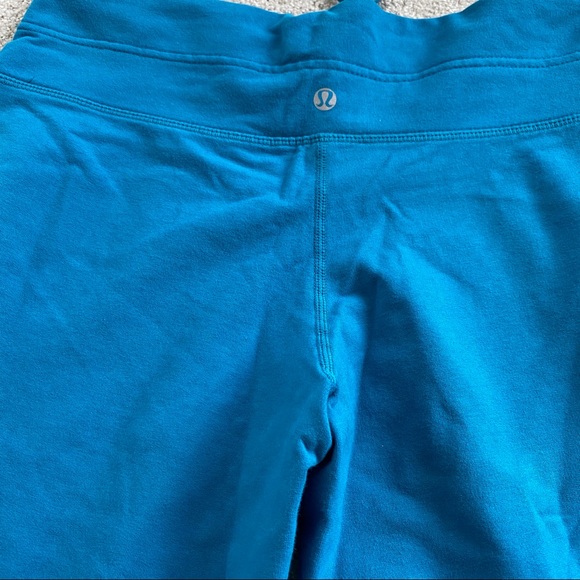 Lululemon fancy crop in blue bnwt - Picture 3 of 3